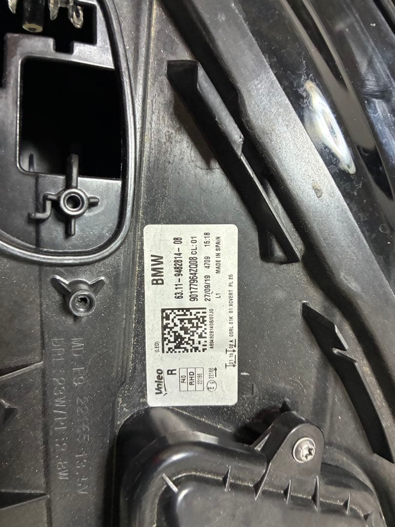 送料無料　 1シリーズ　F40 純正　LED 右　ヘッドライト