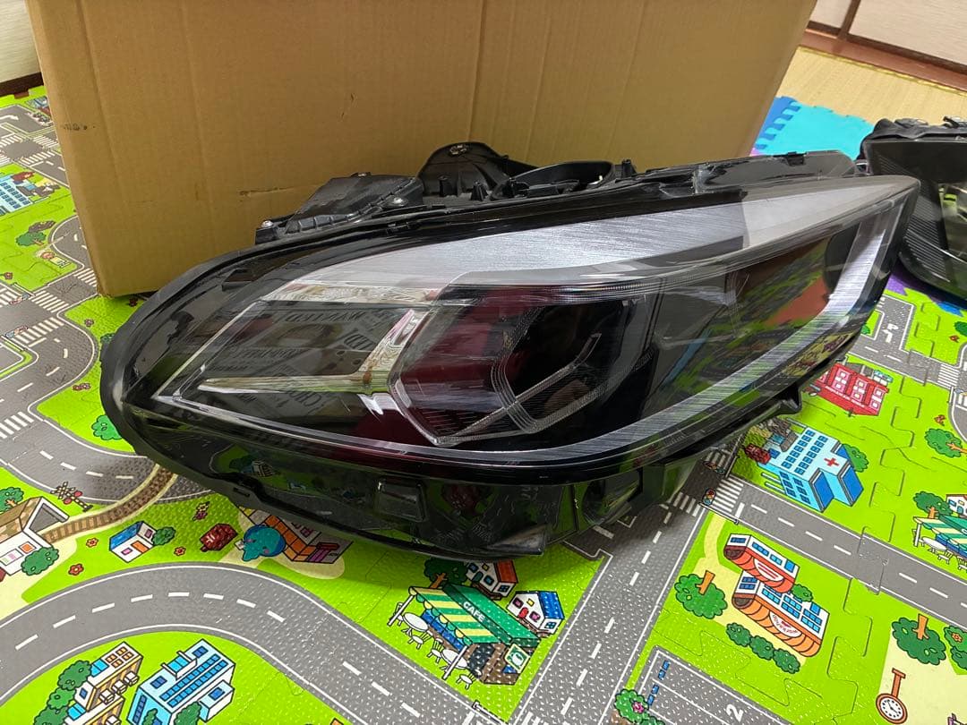 送料無料　 1シリーズ　F40 純正　LED 右　ヘッドライト