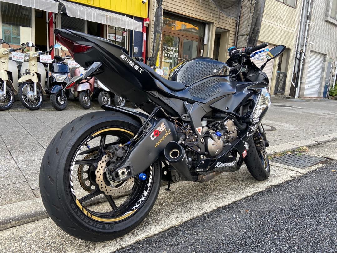 M4 マフラー 取り付け金具付き　zx-6r 中古美品　低距離使用