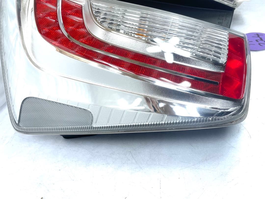 プリウス ZVW30/後期テールライト左右セット純正 STANLEY47-55