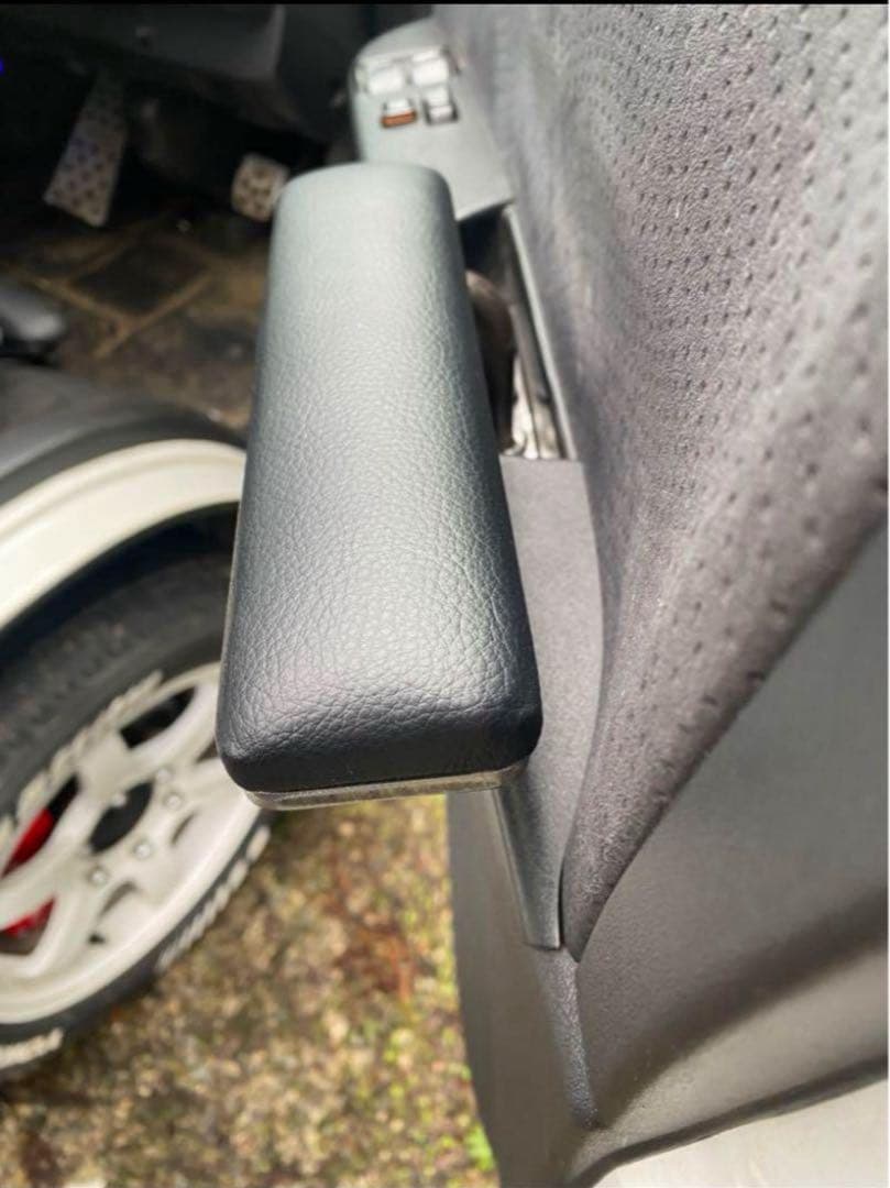 ハイエース200系　運転席側　アームレスト&フットレスト　超ワイドロングタイプ