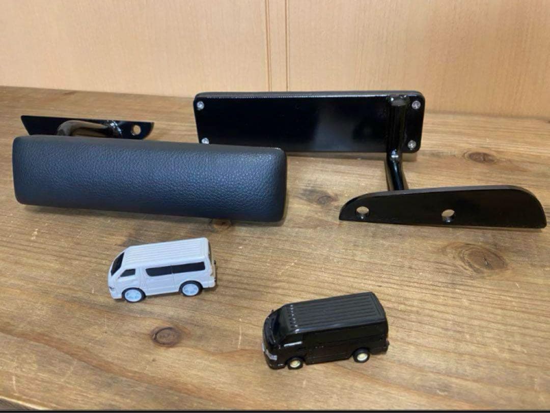 ハイエース200系　運転席側　アームレスト&フットレスト　超ワイドロングタイプ