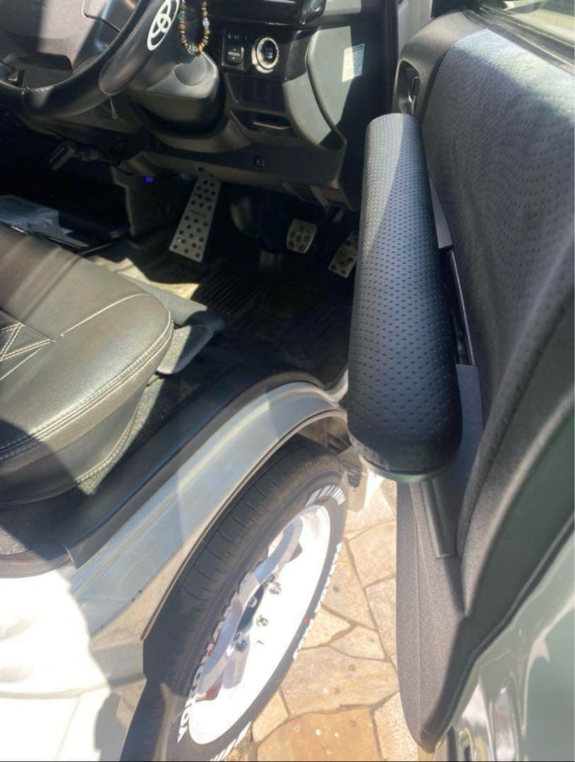 ハイエース200系　運転席側　アームレスト&フットレスト　超ワイドロングタイプ