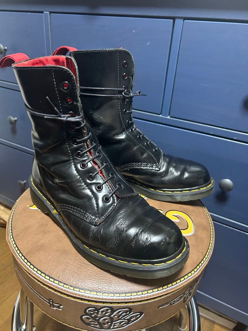 今週のみ出品‼️『希少』ドクターマーチン　イングランド製　10ホール　UK9