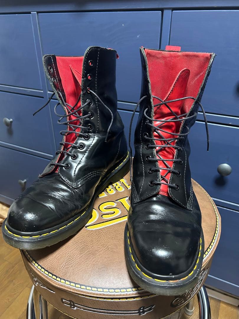 今週のみ出品‼️『希少』ドクターマーチン　イングランド製　10ホール　UK9