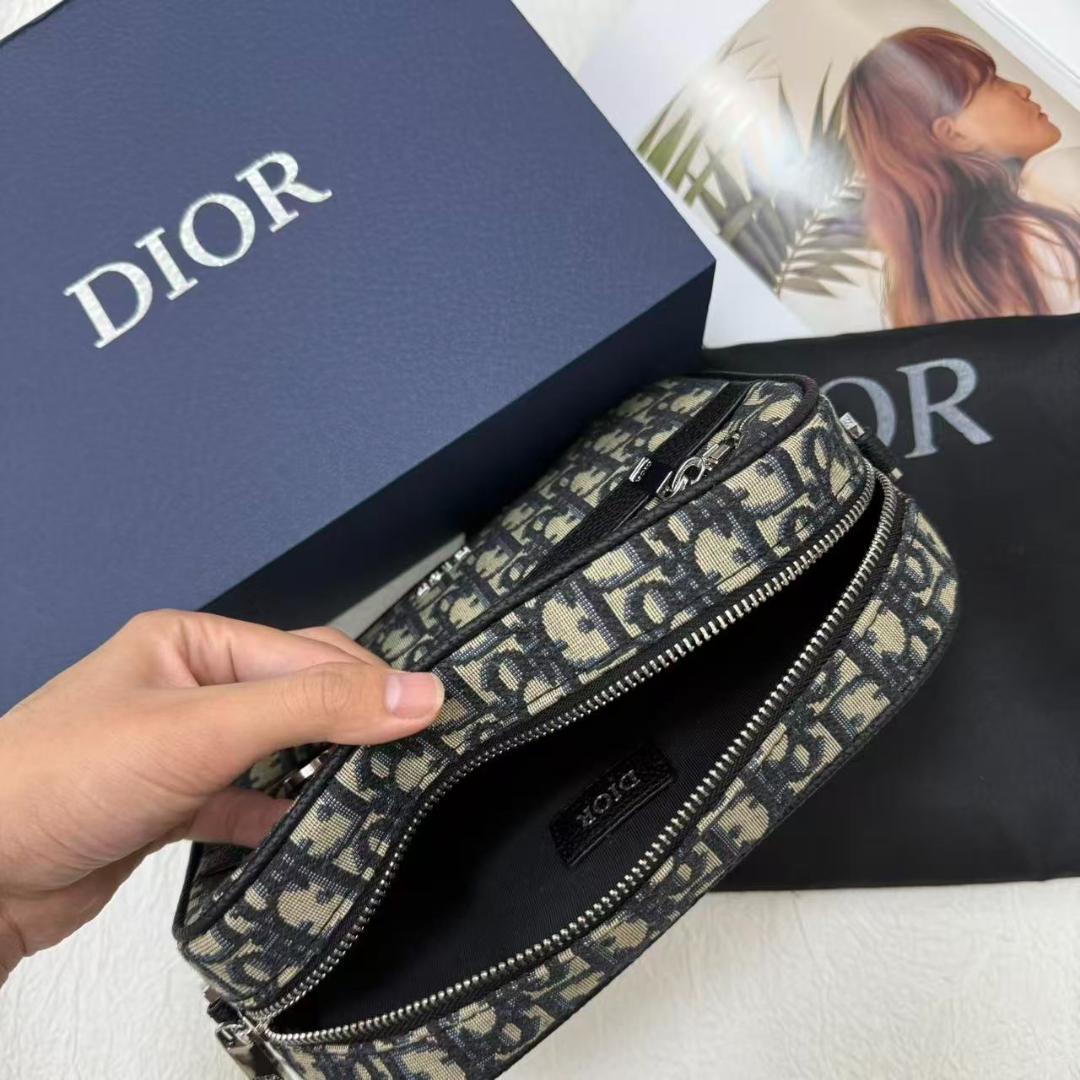 極美品 ロゴパターン ショルダーバッグ