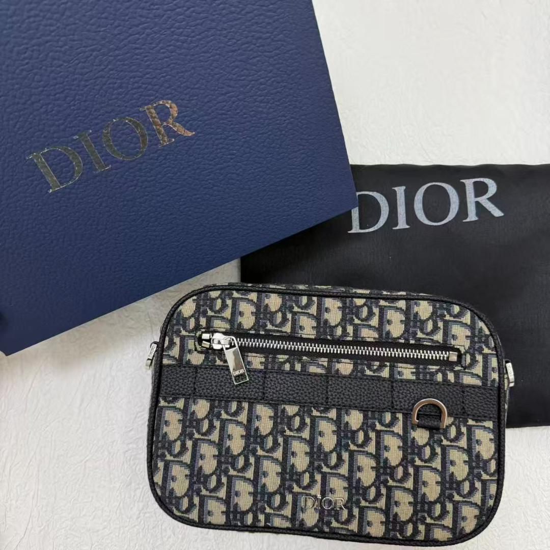 極美品 ロゴパターン ショルダーバッグ