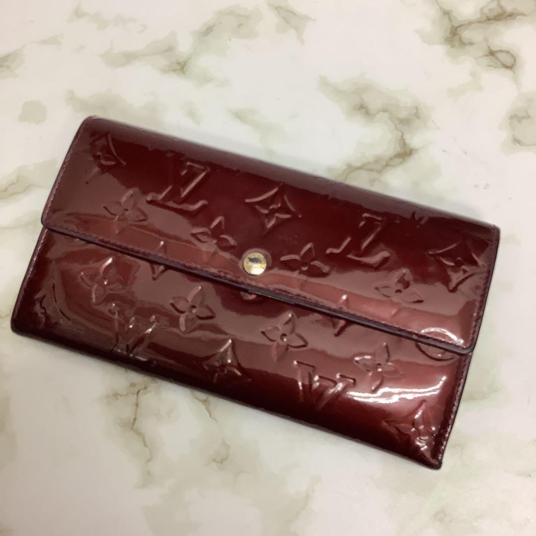 ルイヴィトン　Louis Vuitton ヴェルニ　ワインレッド 長財布
