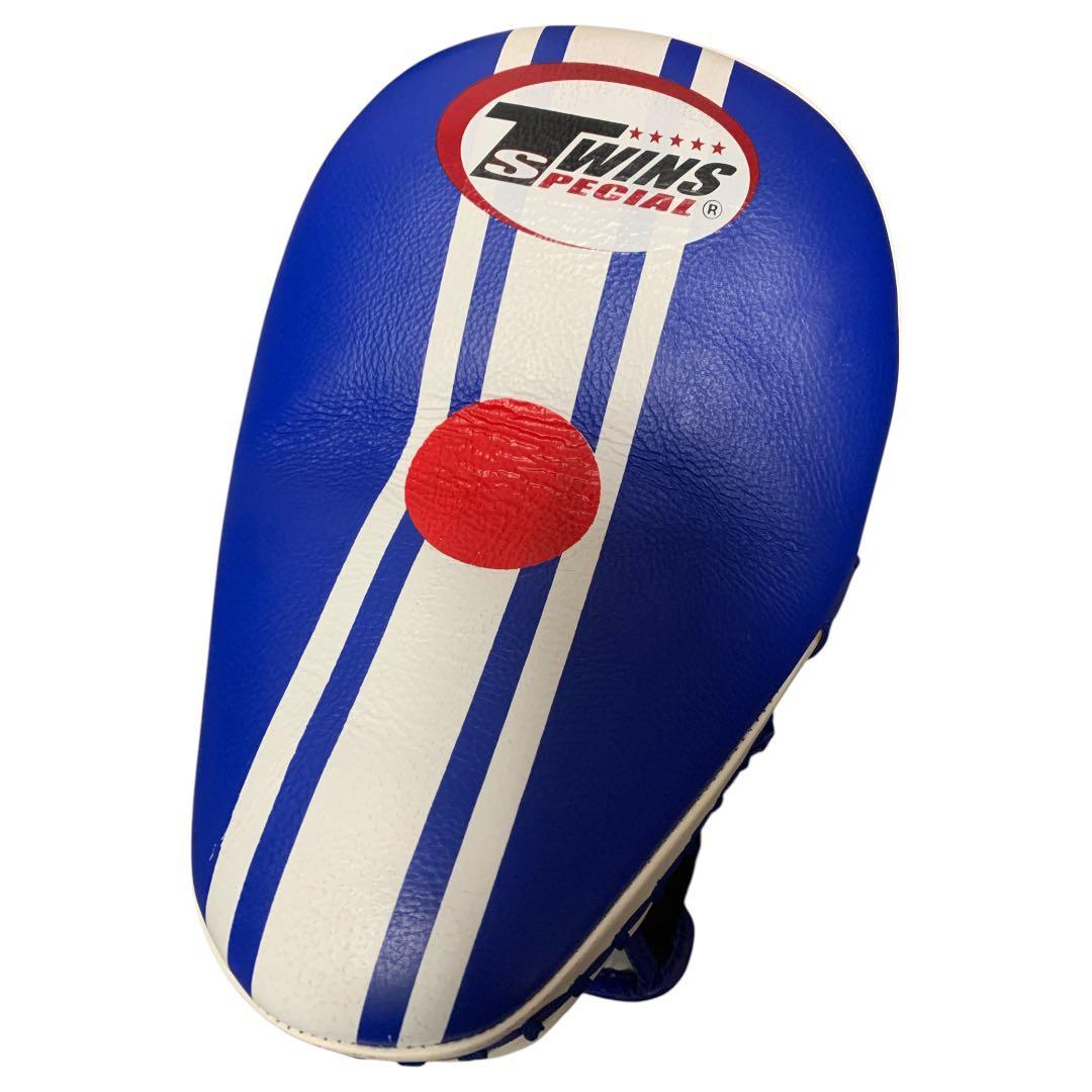 美品！TWINS ツインズ パンチングミット 左右キックボクシング ボクシング