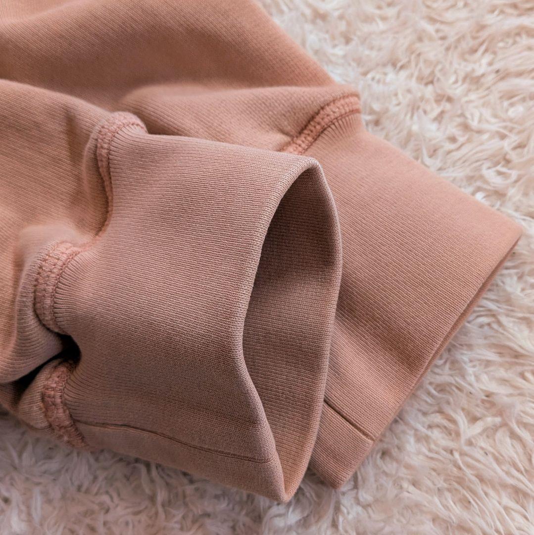 N°21 ピンクベージュ スウェット トレーナー　レザーパッチ　М相当