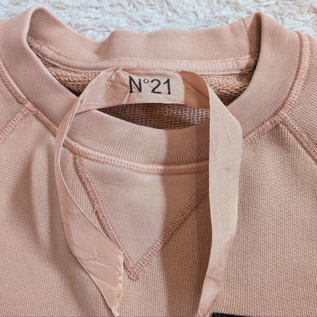 N°21 ピンクベージュ スウェット トレーナー　レザーパッチ　М相当
