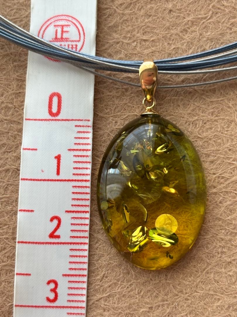 琥珀ペンダントトップ グリーンのグラデーションK18