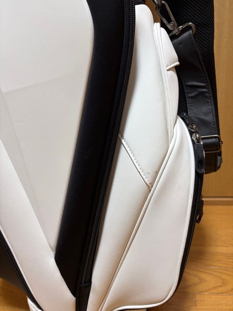 DESCENTE キャディバッグ ホワイト ブラック　レディース　ゴルフボール付