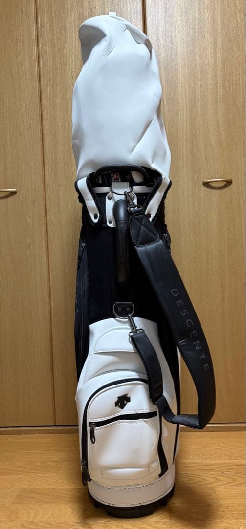 DESCENTE キャディバッグ ホワイト ブラック　レディース　ゴルフボール付