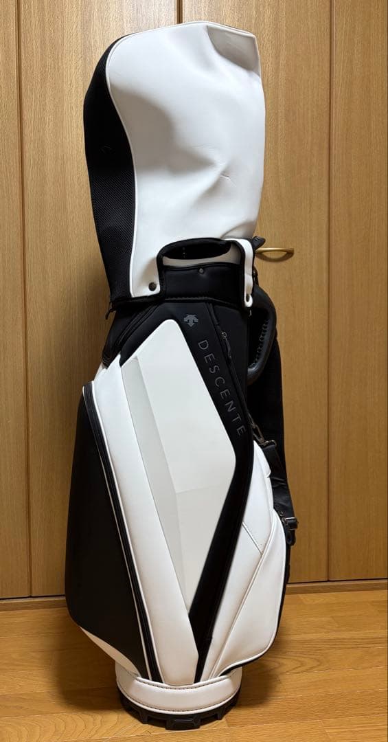 DESCENTE キャディバッグ ホワイト ブラック　レディース　ゴルフボール付