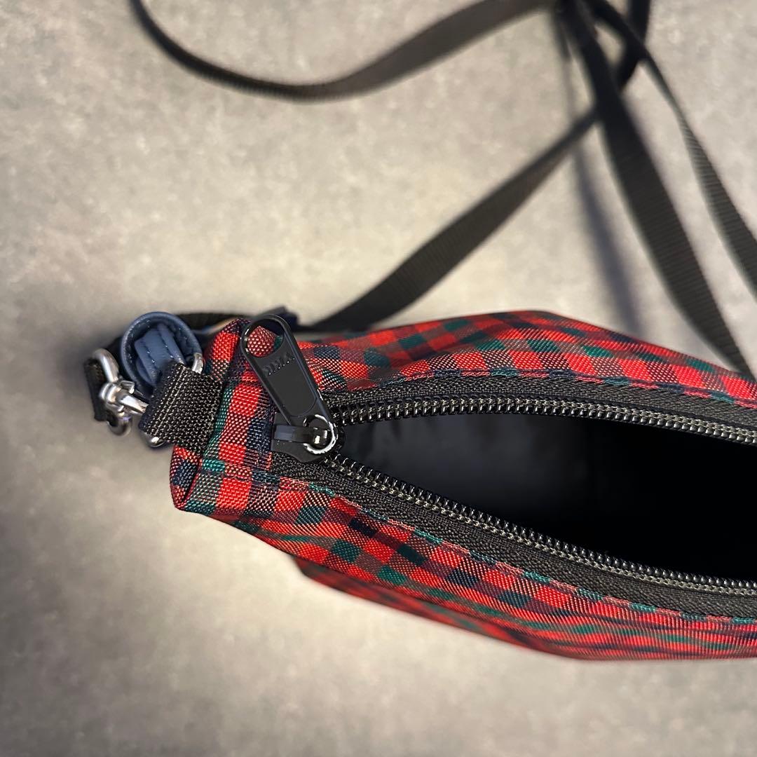 ファミリア　ショルダーバッグ　ポシェット　赤チェック　舟形