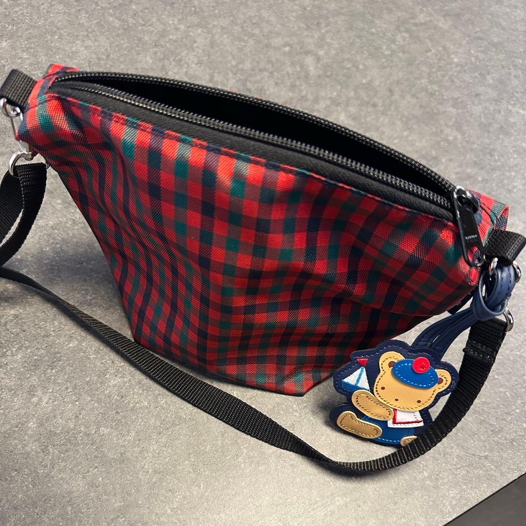 ファミリア　ショルダーバッグ　ポシェット　赤チェック　舟形