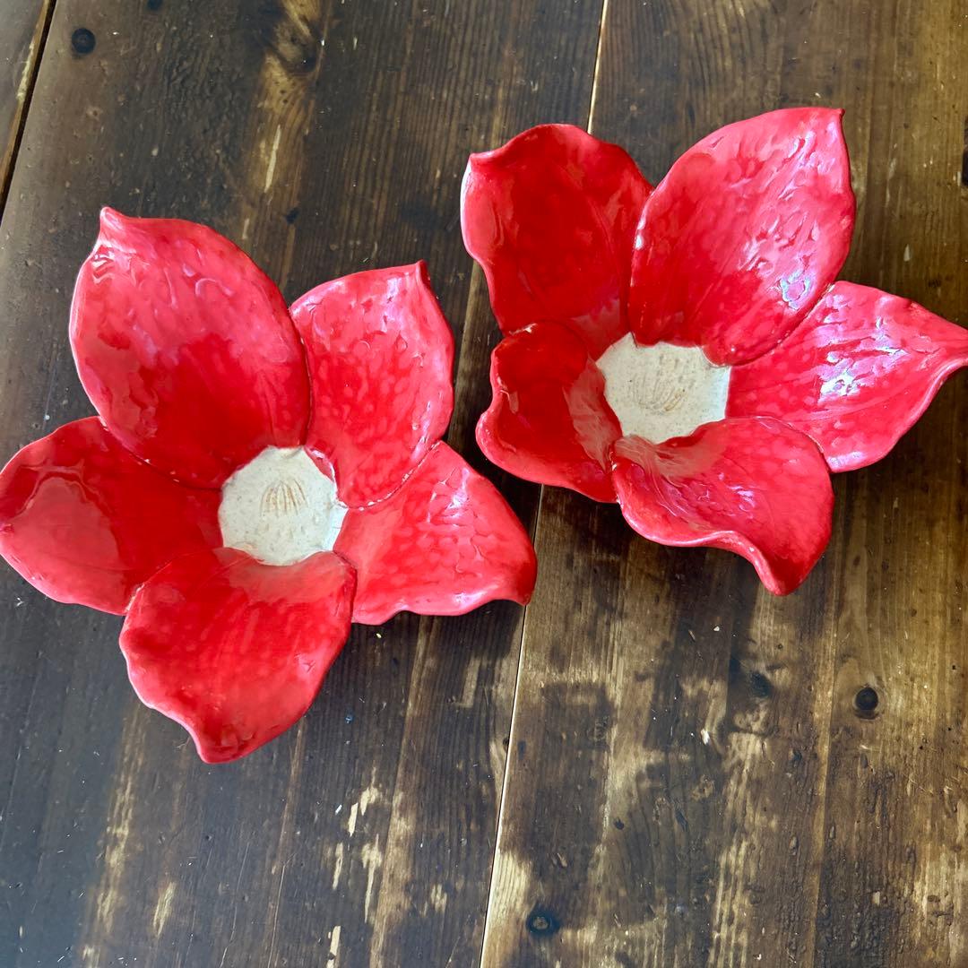 作家　陶芸作家　田中恒子　花びら　葉っぱ　器