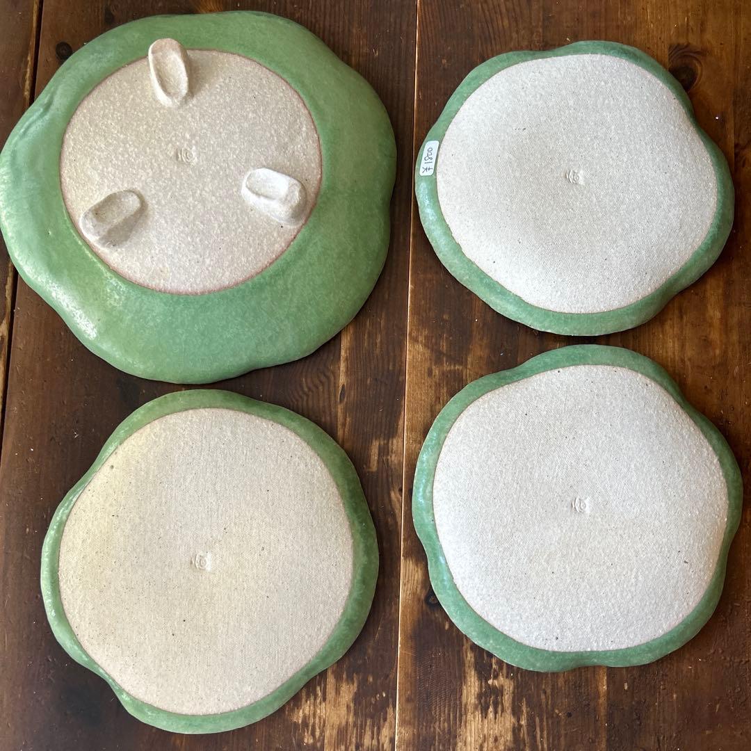 作家　陶芸作家　田中恒子　花びら　葉っぱ　器