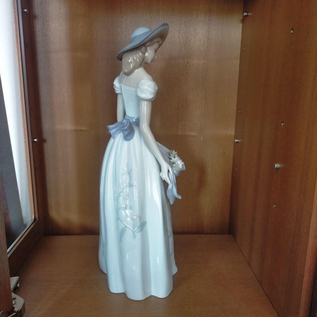 リヤドロ　LLADRO　かぐわしき花　青と白の女性像 置物