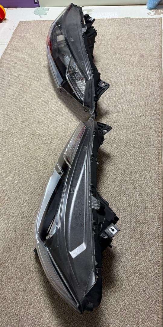 ホンダ フィット GP5 純正 ヘッドライト 左右セット（ハロゲン）