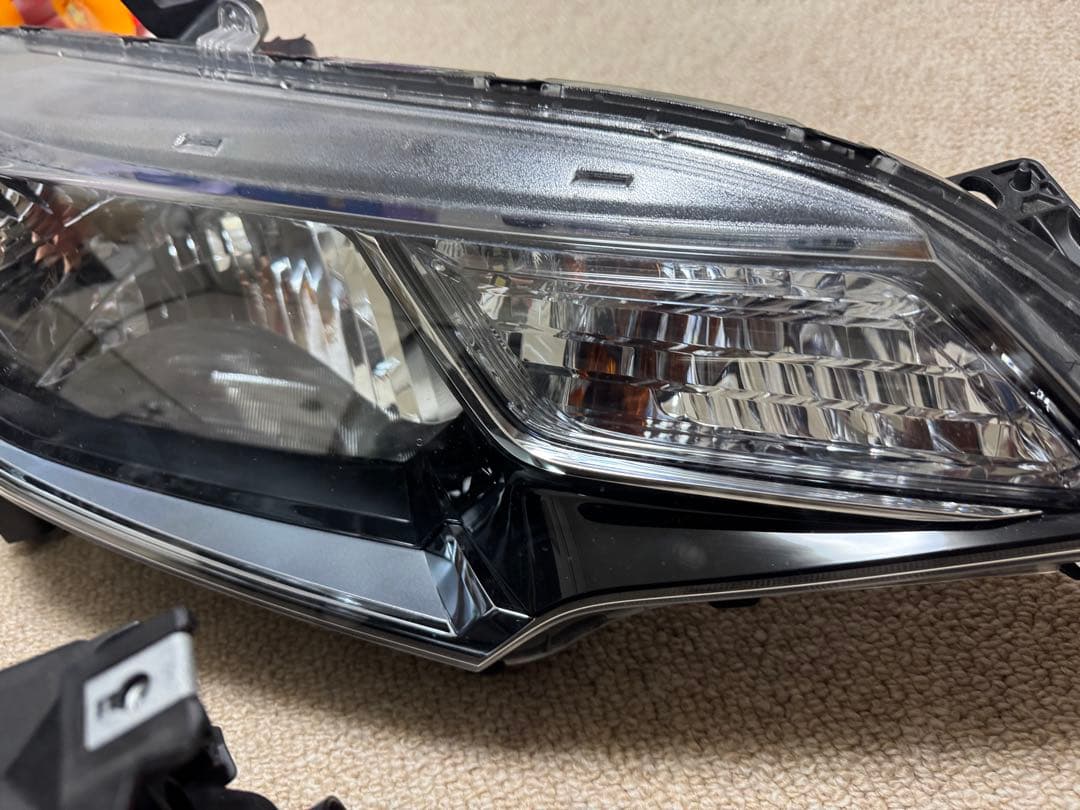ホンダ フィット GP5 純正 ヘッドライト 左右セット（ハロゲン）