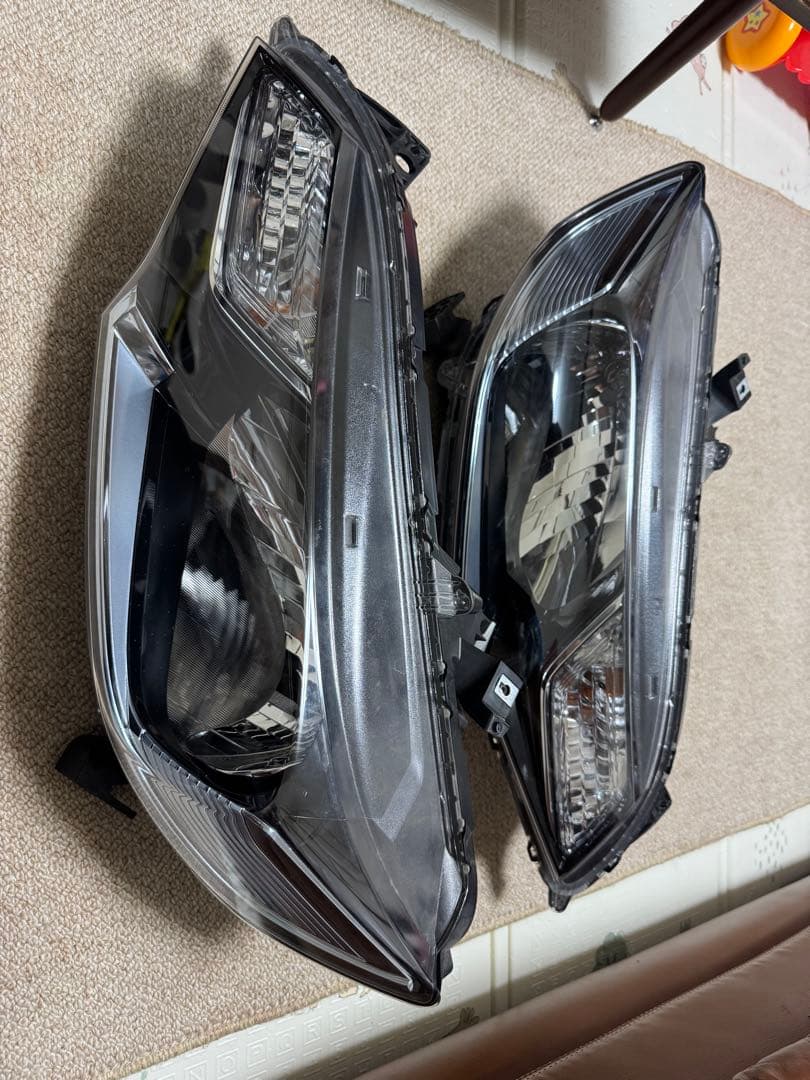 ホンダ フィット GP5 純正 ヘッドライト 左右セット（ハロゲン）