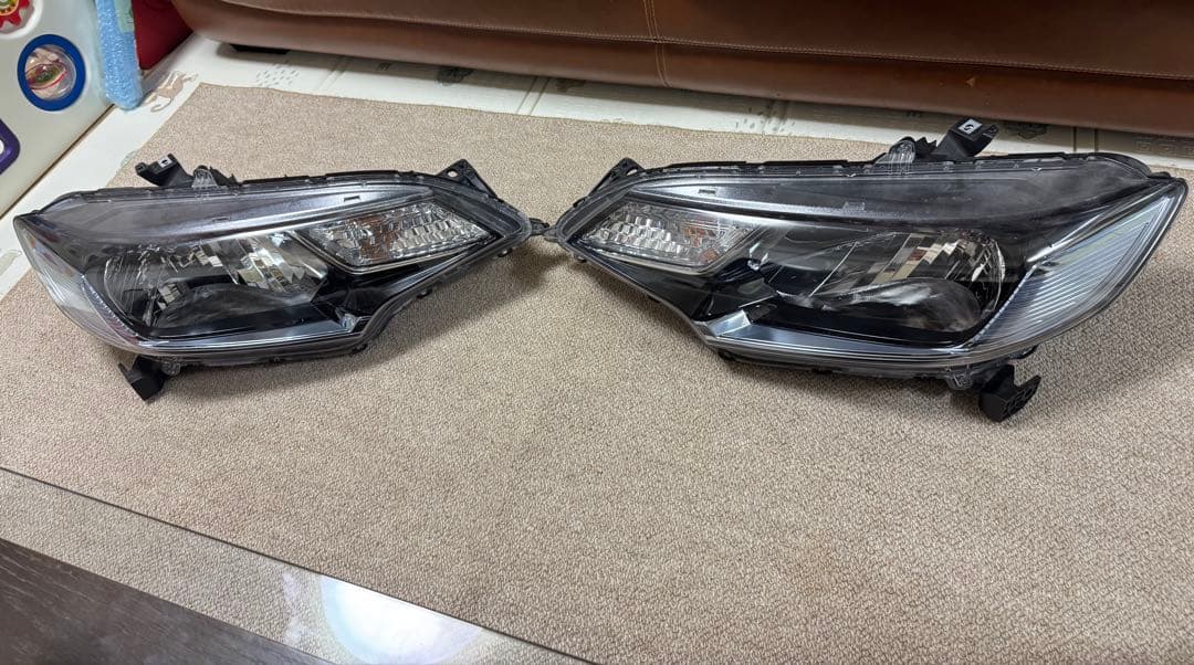 ホンダ フィット GP5 純正 ヘッドライト 左右セット（ハロゲン）