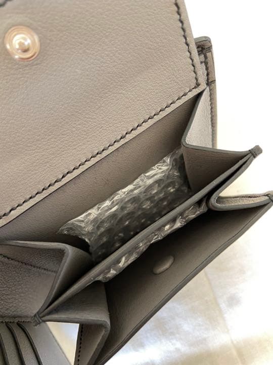 メゾンタクヤ　折り財布