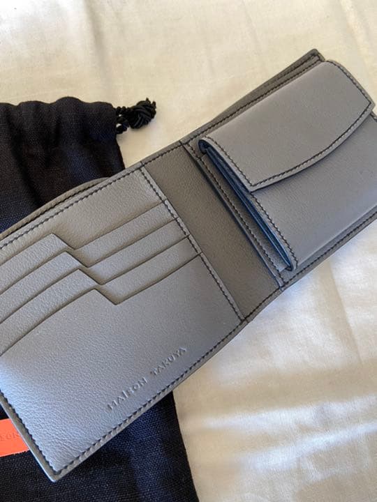 メゾンタクヤ　折り財布