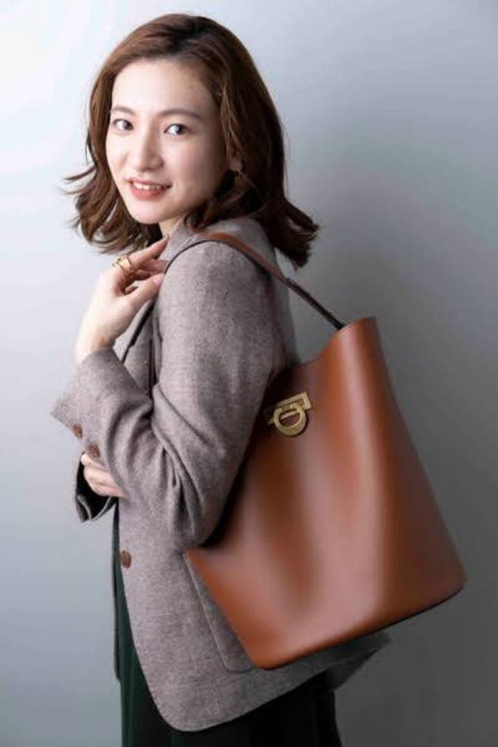 ミラオーウェン　キーモチーフバケットバッグ