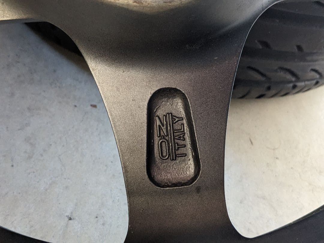 OZ　クロノ　pcd100 8j +35 再塗装前提　86等のドリケツに