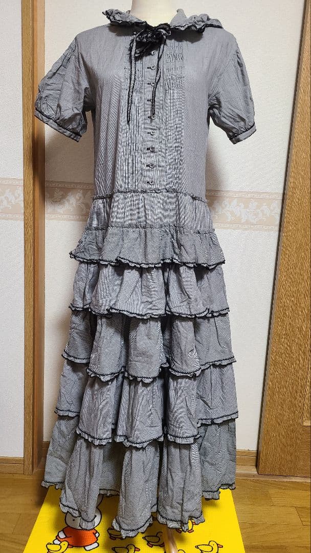 ワンダフルワールド 黒ギンガム フード付きワンピース 段々 フリル カネコイサオ