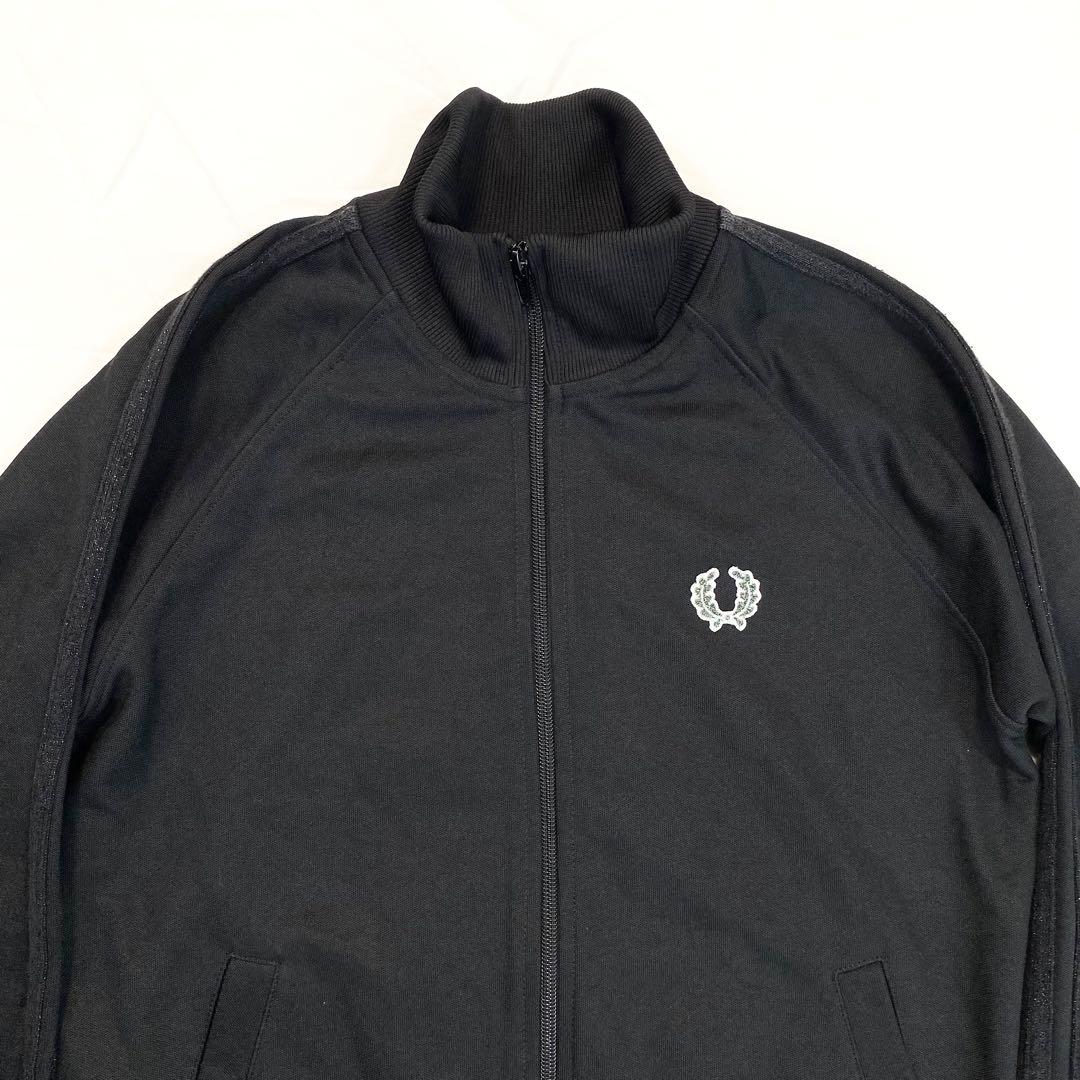 極美品✨ FRED PERRY トラックジャケット 月桂樹 短丈 ブラック