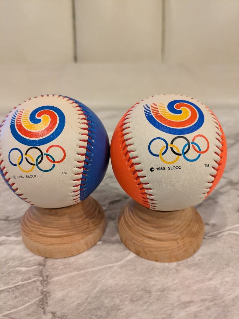 希少レア1988年ソウルオリンピック 記念ボール 台座付 ２個セット