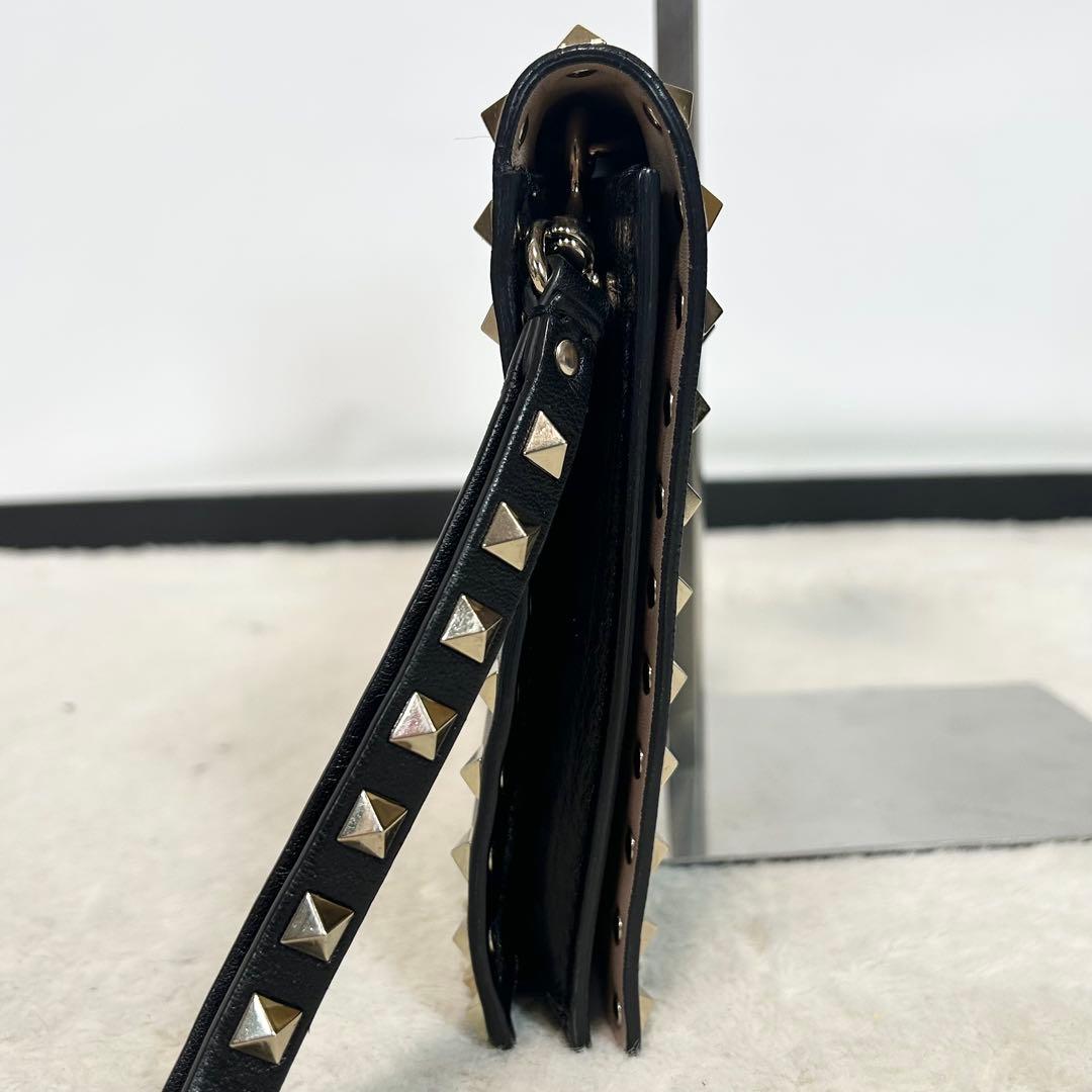 希少❗️VALENTINO GARAVANI ロックスタッズ　クラッチバック　黒