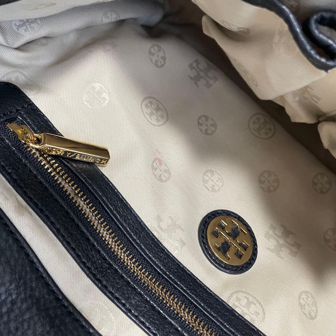 美品　トリーバーチ　トートバッグ　エンボスロゴ　レザー　ブラック　A4