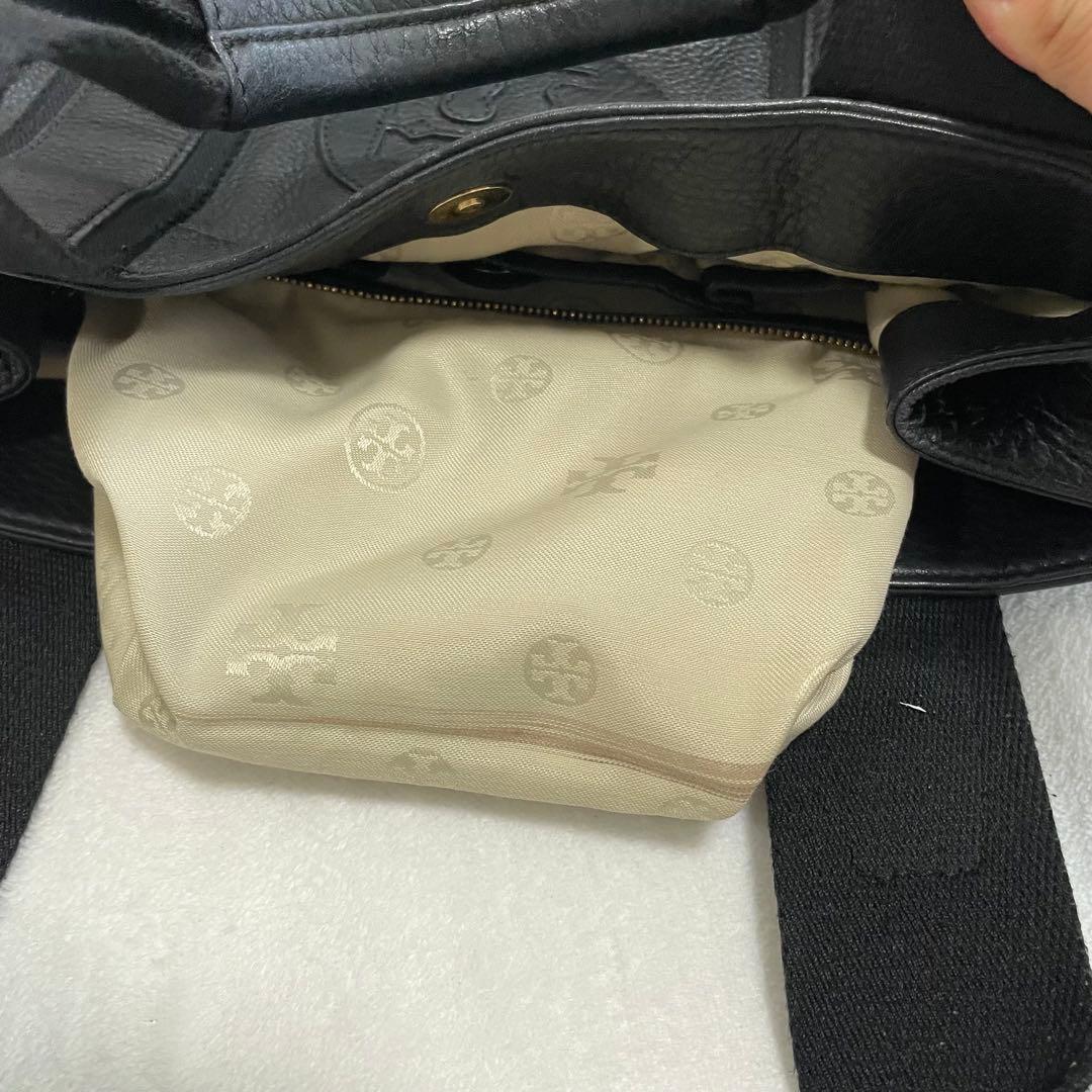 美品　トリーバーチ　トートバッグ　エンボスロゴ　レザー　ブラック　A4