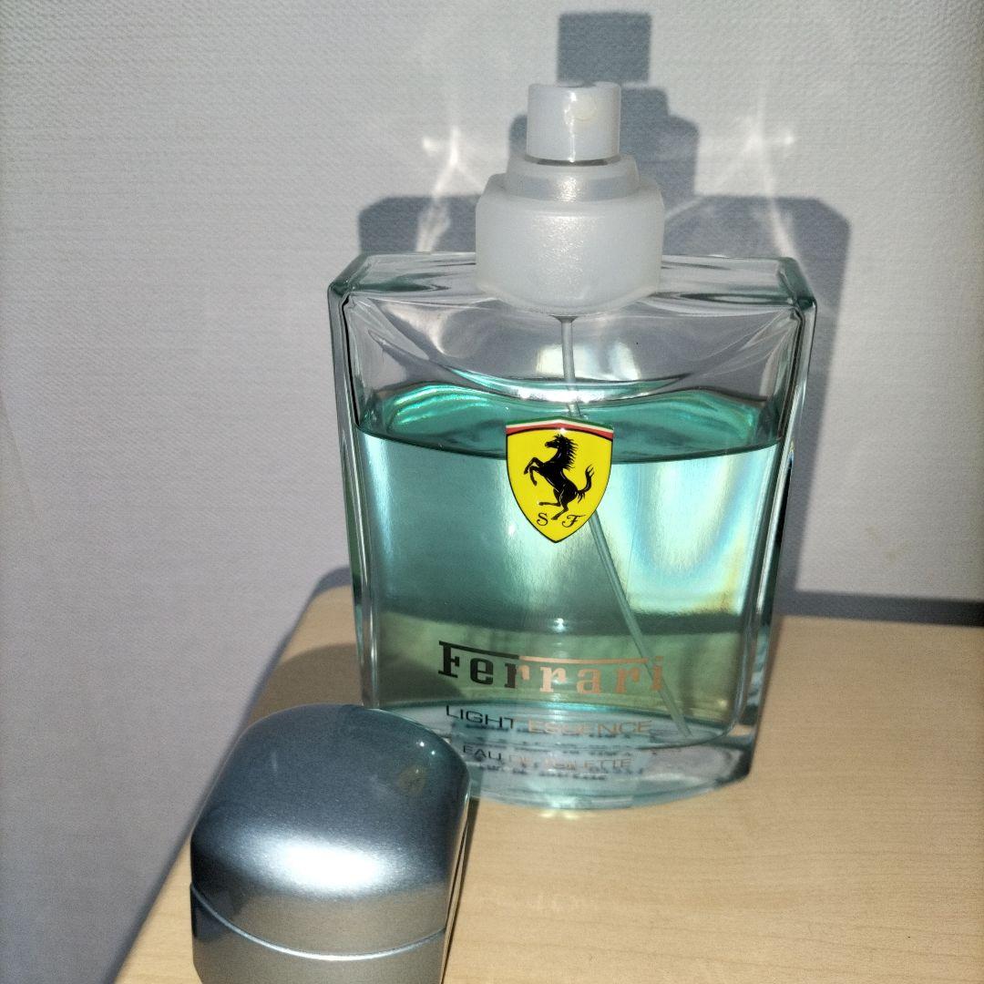 Ferrari Light Essence 香水