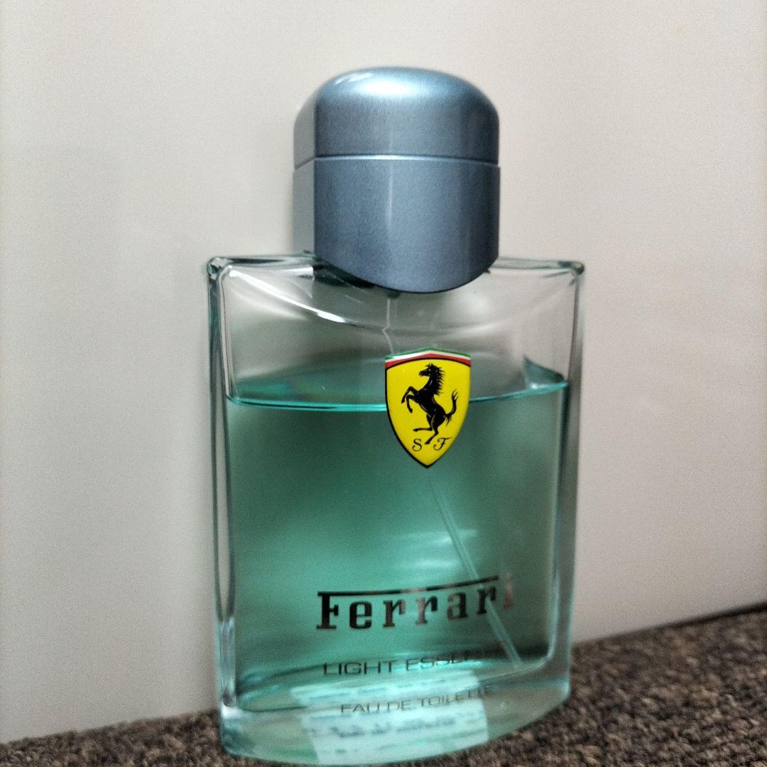 Ferrari Light Essence 香水