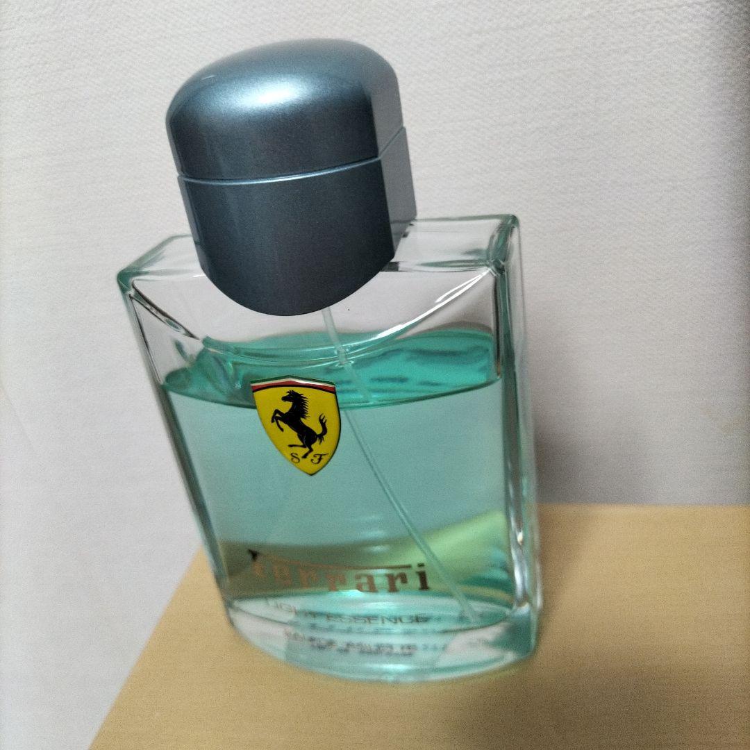 Ferrari Light Essence 香水
