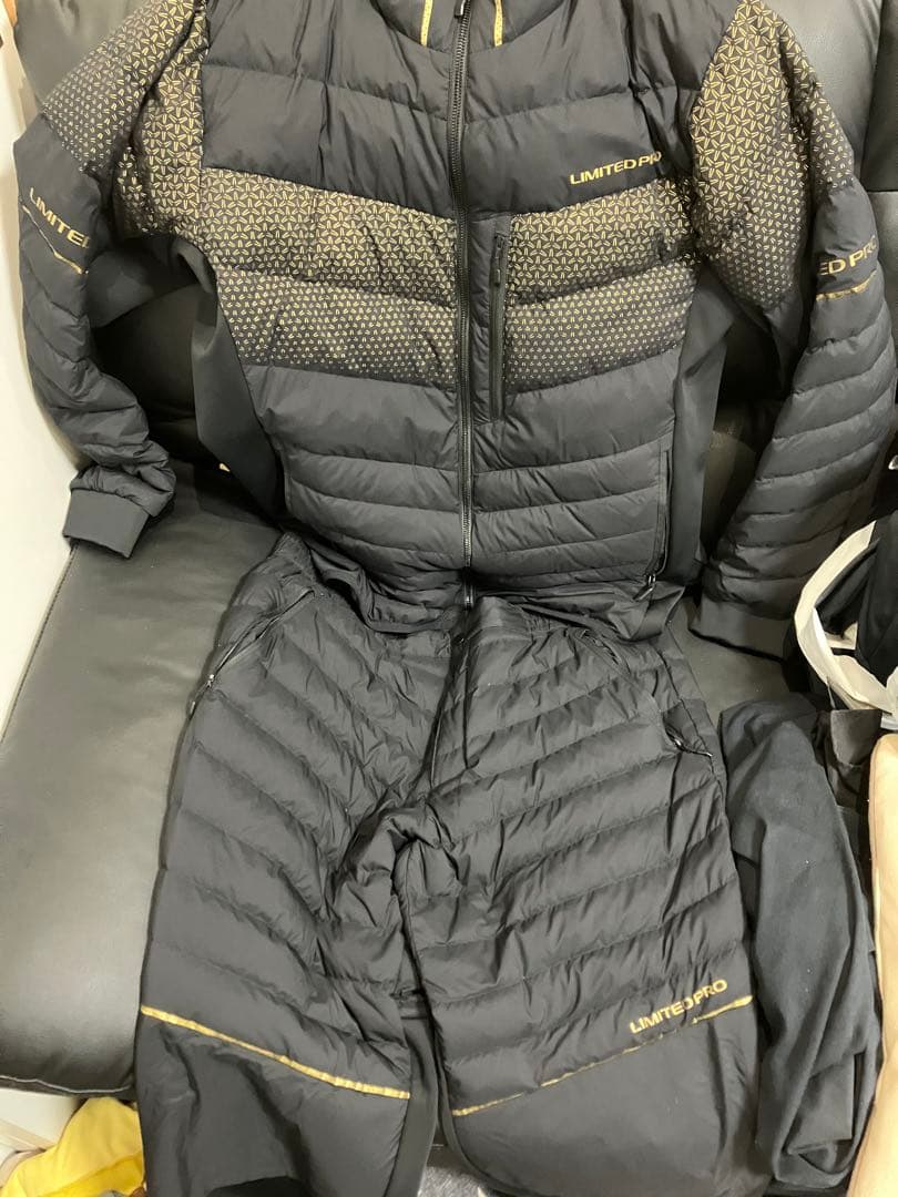 ほぼ未使用品　LIMITED PRO ダウンスーツ　3XL