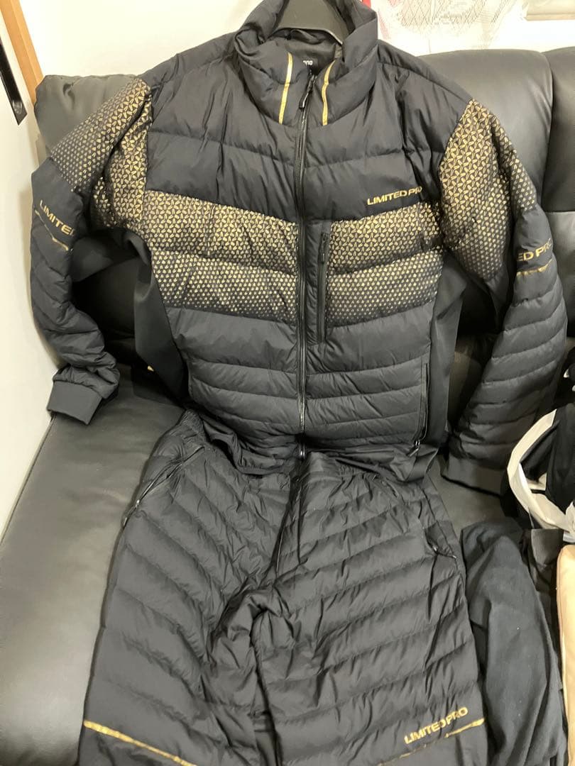 ほぼ未使用品　LIMITED PRO ダウンスーツ　3XL