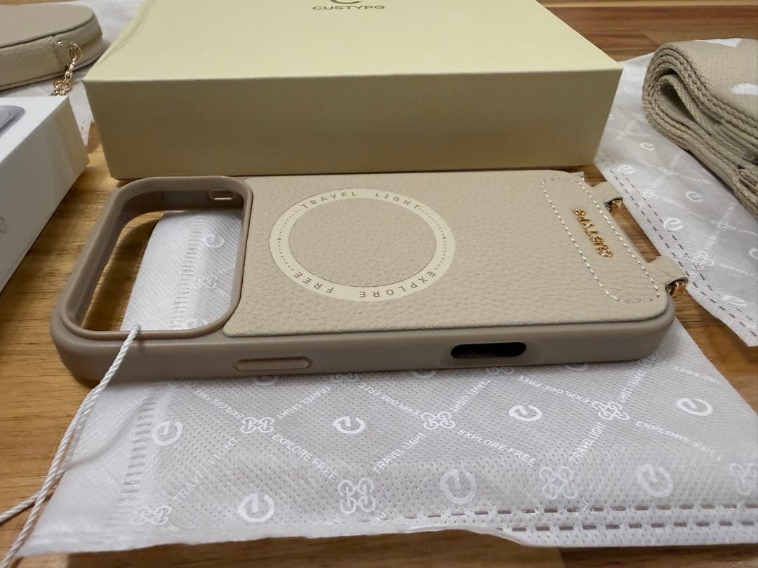 custype ハート型ポーチ付きiPhoneケース　17pro max