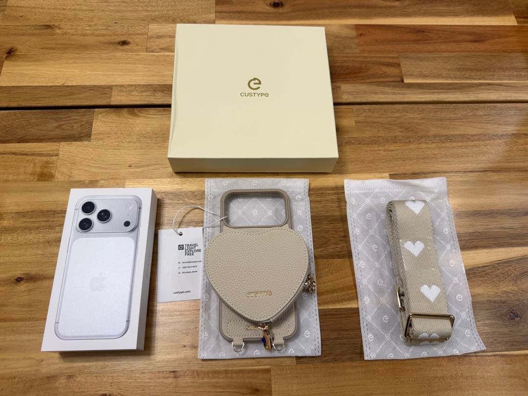 custype ハート型ポーチ付きiPhoneケース　17pro max