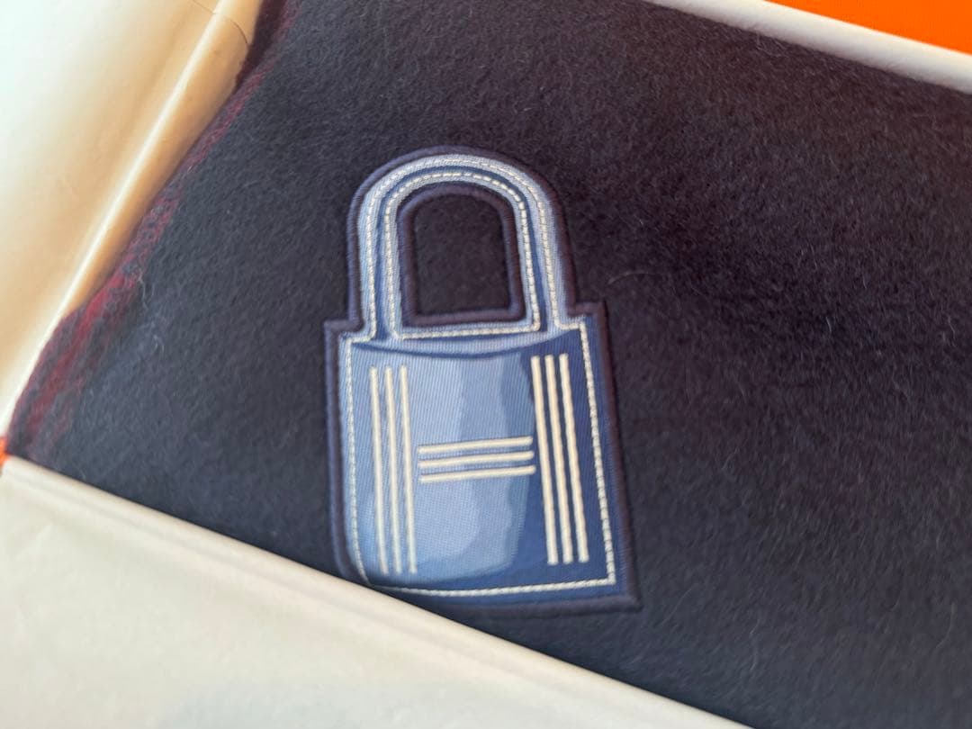 HERMES エルメスのカシミヤ100%マフラー 新品未使用！