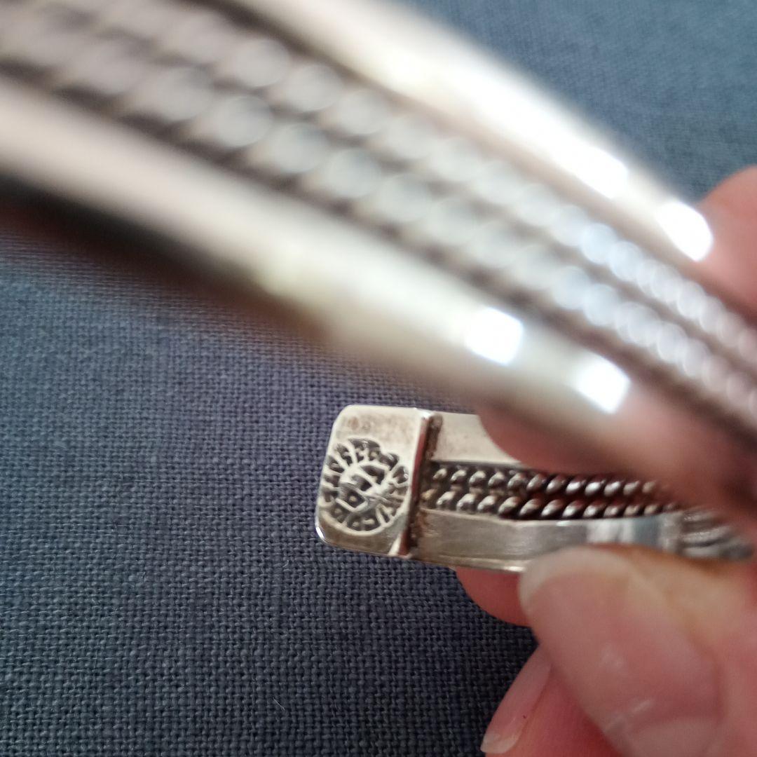 ヴィンテージシルバー ツイストデザイン バングル