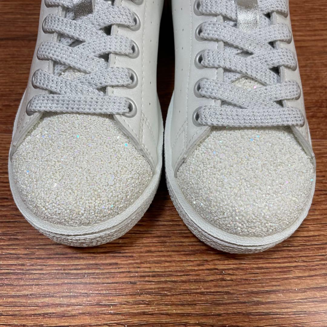 新品未使用品✨プラスダイアナ　スニーカー　グリッター　ホワイトパール　シルバー