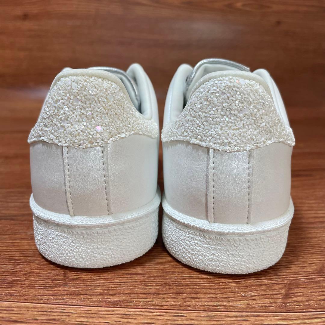 新品未使用品✨プラスダイアナ　スニーカー　グリッター　ホワイトパール　シルバー