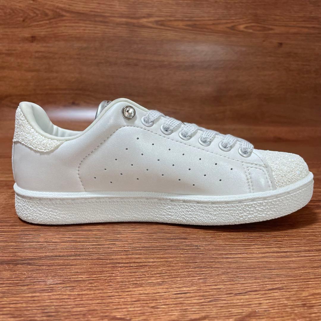 新品未使用品✨プラスダイアナ　スニーカー　グリッター　ホワイトパール　シルバー